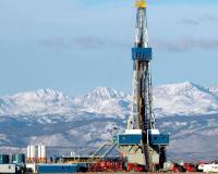 A natural gas drilling rig on the Pinedale Anticline, Wyoming (Photo: BLM)